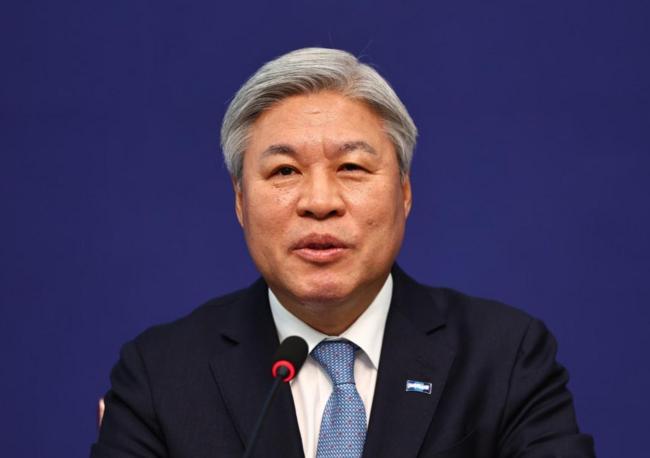 \ \ 정청래-조국 밀약설’ 술렁이는 與…반청측 ‘타격 소재’ 찾았나