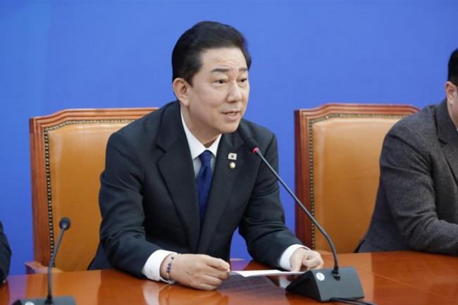 [속보]김병기 원내대표직 사퇴…“고개 숙여 사죄\