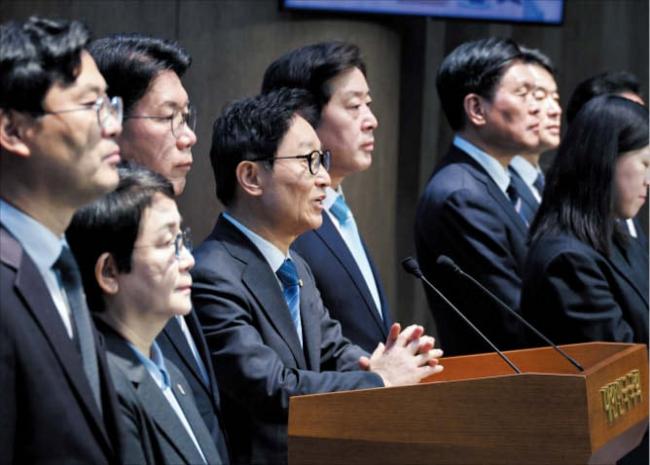 선거 앞두고 메가시티 주도권 노려… 與는 속도전, 野는 속앓이