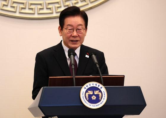 “국민 재산 7% 날아갔다”던 李, 같은 환율 됐다…대미 투자 속도 조절