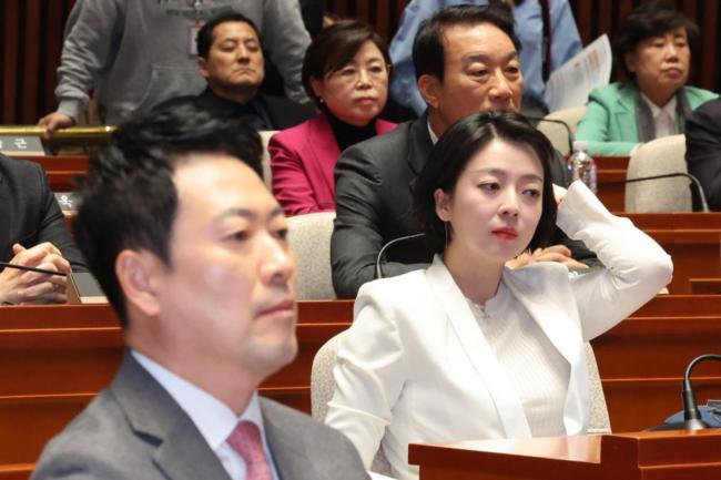 국힘 ‘절윤’ 결의문… 장동혁, 동의 안밝힌채 “존중”